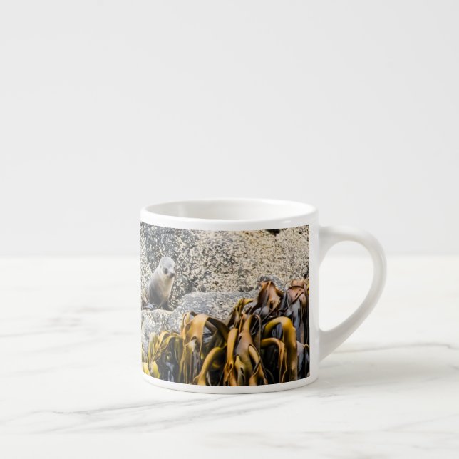 Taza De Espresso Sello De Piel Joven En La Roca (Derecha)