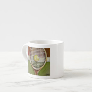 Taza De Espresso Tenis Racket con bolas en pista