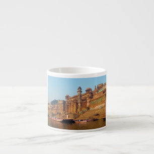 Taza De Espresso Varanasi la India según lo visto del río de Gang