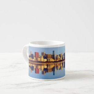 Taza De Espresso Vista del horizonte de Chicago con la reflexión