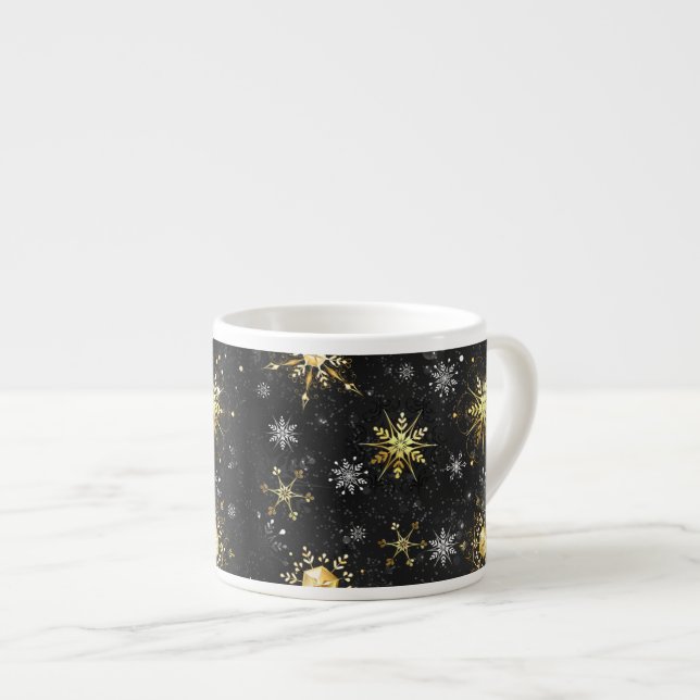 Taza De Espresso Xmas copos de nieve dorados sobre fondo negro (Derecha)