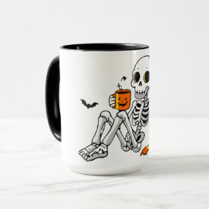 Taza de esqueleto de Halloween acogedor con café y