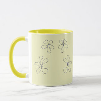 taza de flor amarilla