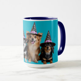 Taza de Halloween de perro lindo haciendo truco o