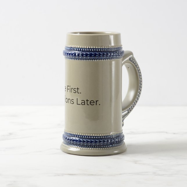 Taza de humor de oficina con decisiones primero ca (Anverso derecho)
