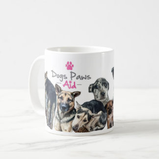 Taza de la ayuda de las patas de los perros