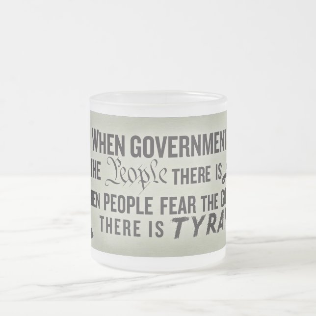 Taza de la cita de la libertad de Jefferson (Centro)