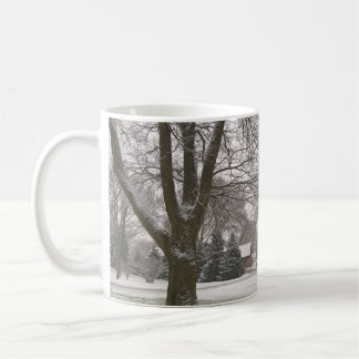 Taza de la escena del invierno