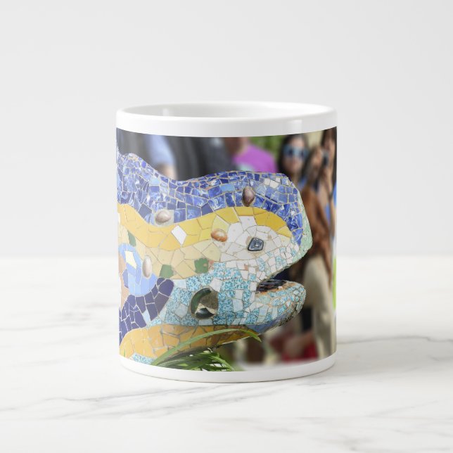 Taza de la especialidad del dragón de Guell del (Frente)