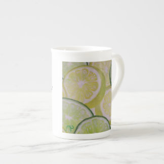 Taza de la especialidad - rebanadas del limón y de