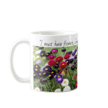 Taza de la flor del campo del Zinnia con la cita