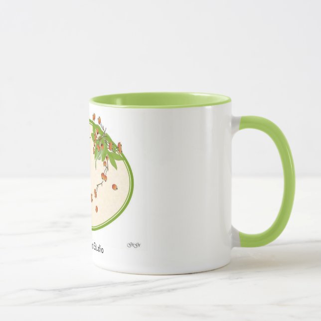 Taza de la guirnalda de la baya del invierno (Derecha)