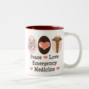 Taza de la medicina de la emergencia del amor de