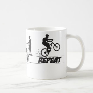 Taza de la repetición de la aclaración del paseo