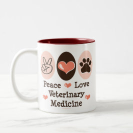 Taza de la veterinaría del amor de la paz