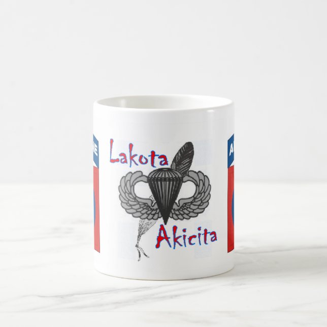 Taza de Lakota Akicita (Centro)