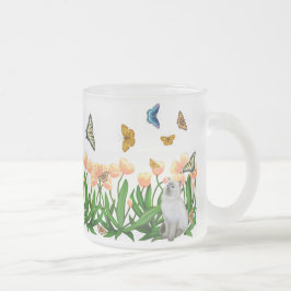 Taza de los gatos del jardín de la mariposa de la