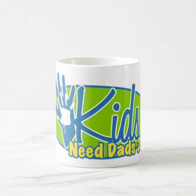 Taza de los papás 2 de la necesidad de los niños (Centro)