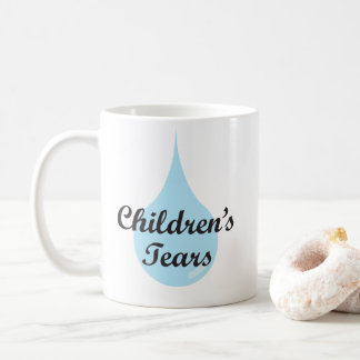 Taza de los rasgones de los niños