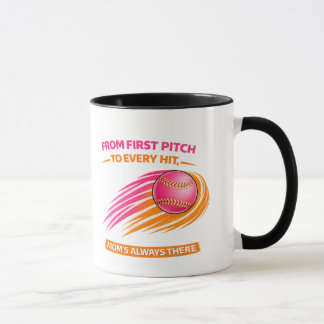 Taza de Mamá de Sóftbol – Desde el Primer Lanzamie