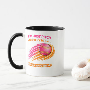 Taza de Mamá de Sóftbol – Desde el Primer Lanzamie