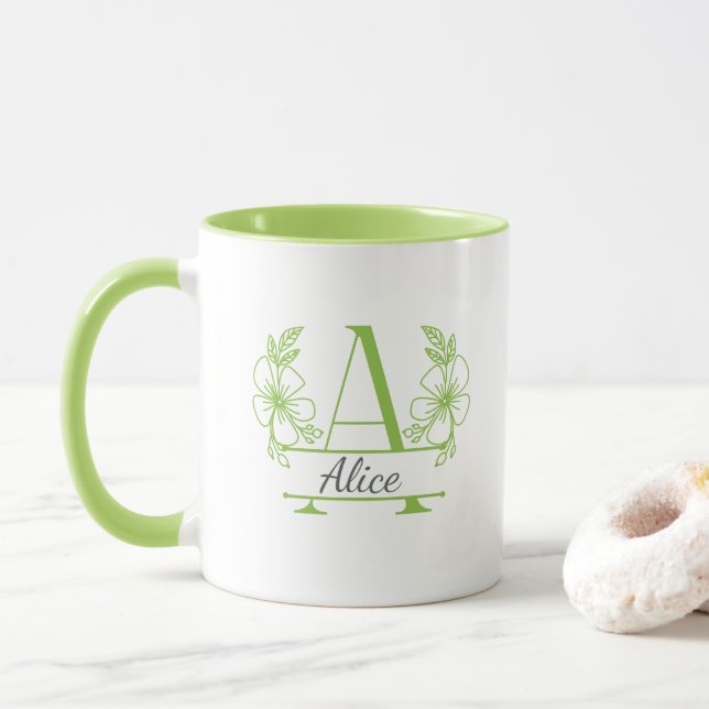 Taza de monograma floral inicial personalizada (Con donut)