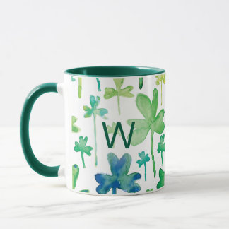 Taza de monograma verde del día de San Patricio de