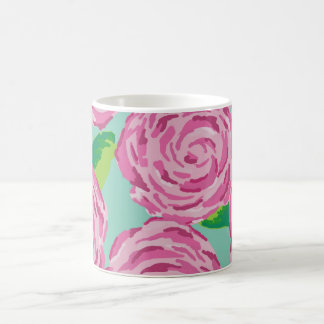 Taza de muy buen gusto de la impresión floral