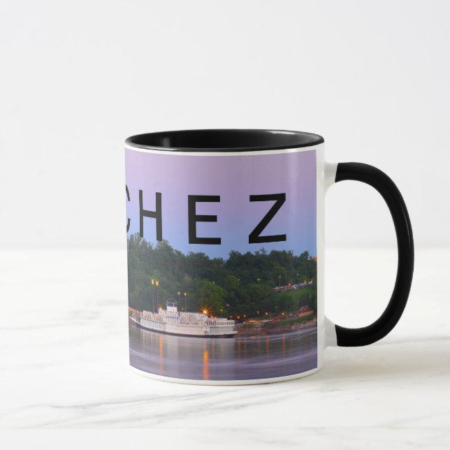 Taza ~ de NATCHEZ bajo puesta del sol de la barca de la (Derecha)