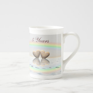 Taza De Porcelana 5.º aniversario Corazones de madera
