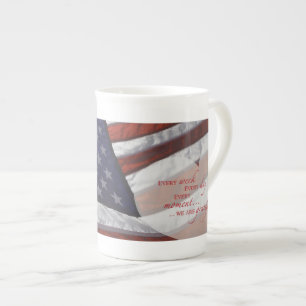 Taza De Porcelana Bandera del Corazón Patriótico, Apreciación Milita