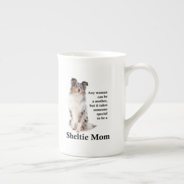 Taza De Porcelana Blue Merle Sheltie Mom Bone China Mug (Derecha)