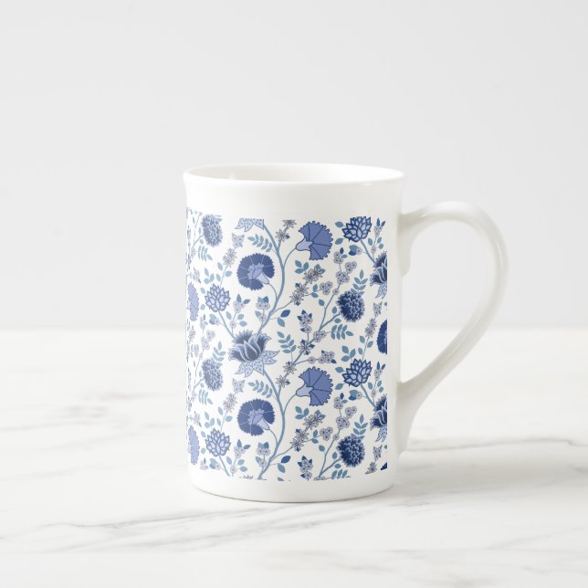 Taza De Porcelana Blues del patrón floral jacobeo en blanco (Derecha)