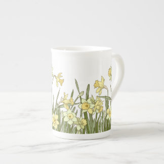 Taza De Porcelana Borde floral de daffodils amarillos sobre