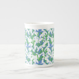 Taza De Porcelana Colirio blanco sobre el patrón floral azul en polv