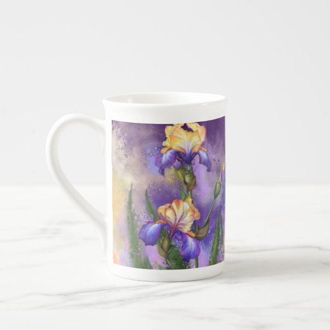 Taza de porcelana con flores de lirio (Izquierda)