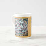 Taza De Porcelana Conejo de tres hectáreas Cuatro estaciones de oro<br><div class="desc">Un diseño hermoso e intrincado, pintado y acristalado originalmente a mano sobre baldosas de cerámica, representa un motivo tradicional: tres conejos o arenas que comparten sólo tres orejas y se persiguen unos a otros en círculo. Cada una de las cuatro esquinas tiene flores y vegetación en una de las cuatro...</div>