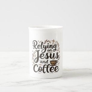 Taza De Porcelana Confiando en Jesús y en el amante de la cafetera d