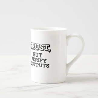 Taza De Porcelana Confiar pero verificar salidas