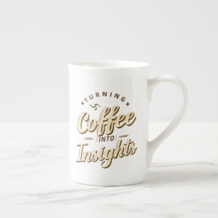 Taza De Porcelana Convirtiendo Café En Humor De Datos Perspicaces