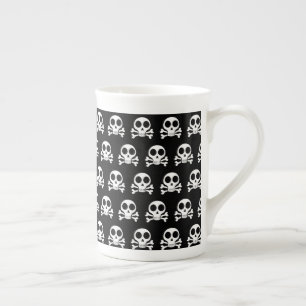 Taza De Porcelana cráneo espeluznante sobre un fondo negro