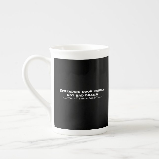 Taza De Porcelana Difundiendo buen Karma, no mal drama (Izquierda)