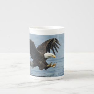 Taza De Porcelana Eagle en acercamiento