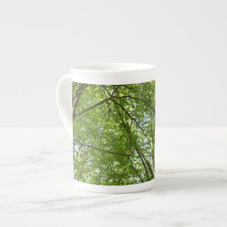Taza De Porcelana El dosel de la primavera deja la naturaleza verde