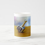 Taza De Porcelana El feliz Hanukkah de SlipperyJoe girando a cuatro<br><div class="desc">Felices Hanukkah de SlipperyJoe adorno de cuatro caras top dreidel artístico Celebración Velas Hebreo judío Chanukah regalos decoraciones Judaísmo religión Letra hebrea Nun juguete tradicional juego adulto símbolo cultural terminar metálico brillante superficie de madera</div>