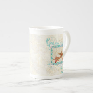 Taza De Porcelana El mar de las estrellas de mar descasca la playa