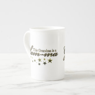 Taza De Porcelana Esta abuela es las Atractivo-mamáes