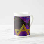 Taza De Porcelana Estrella feliz de Hanukkah de David menorah de Sli<br><div class="desc">Estrella feliz de Hanukkah de David menorah Dreidel Celebración artística Velas Hebreo Judío Chanukah regalos decoraciones Judaísmo cultura religión prácticas religiosas tradiciones diseño geométrico simbólico profundidad de contraste simetría de orden</div>