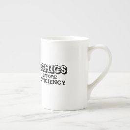 Taza De Porcelana Ética antes de la eficiencia