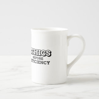 Taza De Porcelana Ética antes de la eficiencia